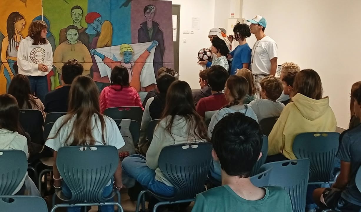 Première représentation de « Nous Sommes Tous… » au collège Vauban, à Briançon